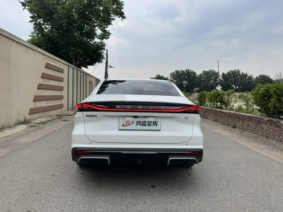 Geely Galaxy L6 Galaxy L6 2023 1.5T DHT 60km PLUS 2023 — thumbnail 2
