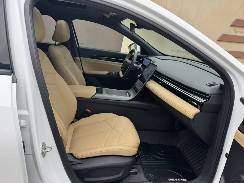 Geely Galaxy L6 Galaxy L6 2023 1.5T DHT 60km PLUS 2023 — thumbnail 4