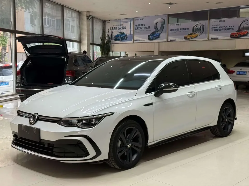 Volkswagen Golf golf 2023 280TSI DSG R-Line Lite 2023 — photo 1, buy with delivery to Moscow