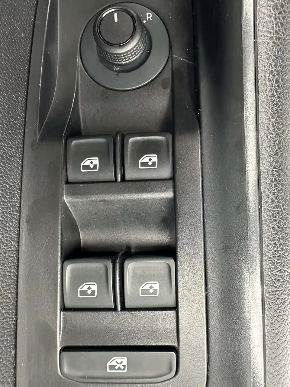 Skoda Comek Comek 2023 Modified 1.5L Automatic Comfort Edition 2024 — thumbnail 3