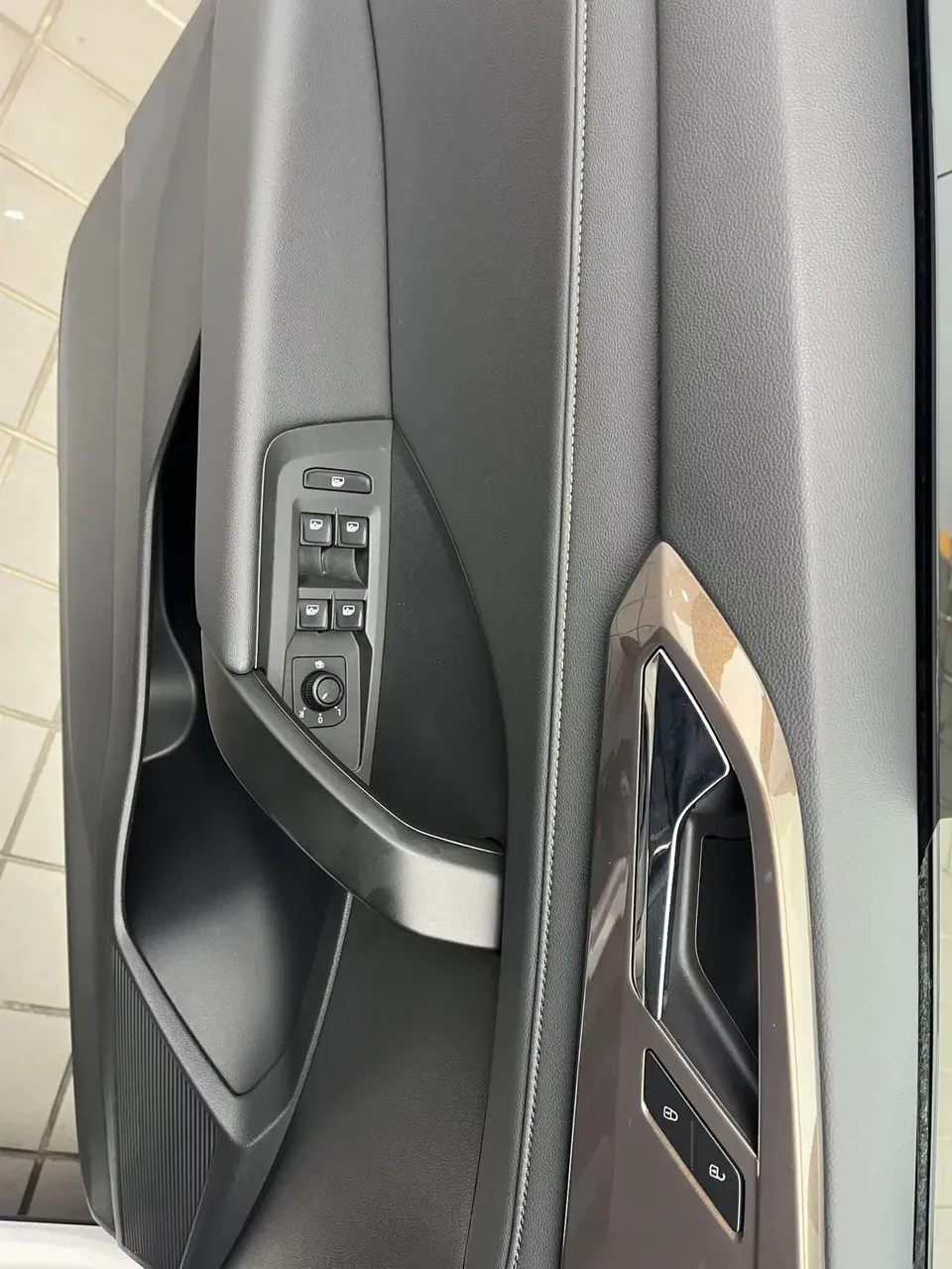 Volkswagen Tharu tuyue 2022 280TSI 2WD Deluxe Edition 2022 — thumbnail 4