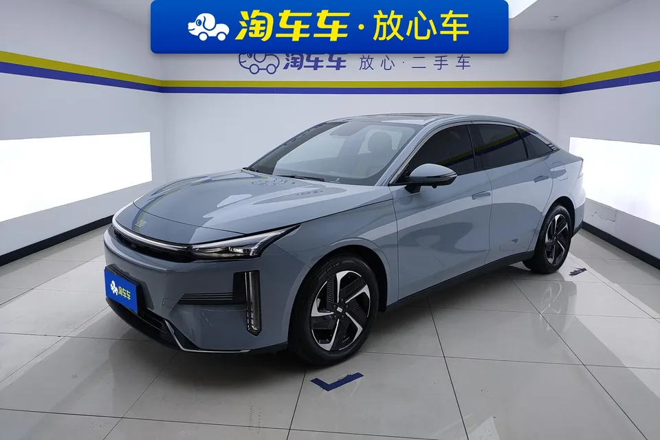 Geely Galaxy L6 Galaxy L6 2024 Longteng version 1.5T DHT 60km PLUS 2024 — photo 1, buy with delivery to Moscow
