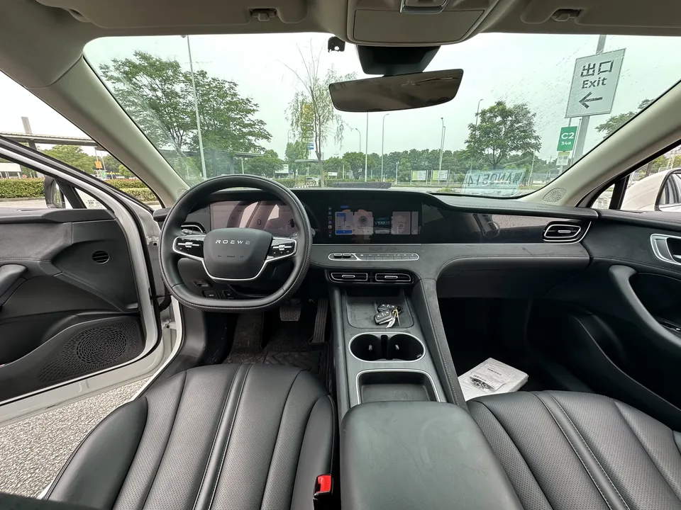 Roewe D7 DMH Roewe D7 DMH 2025 125 World Champion Excellence Edition 2025 — thumbnail 2