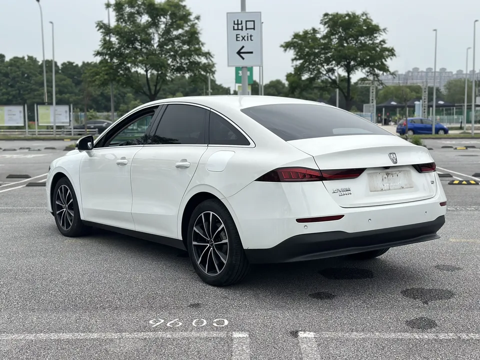 Roewe D7 DMH Roewe D7 DMH 2025 125 World Champion Excellence Edition 2025 — thumbnail 4