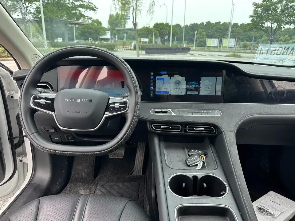 Roewe D7 DMH Roewe D7 DMH 2025 125 World Champion Excellence Edition 2025 — thumbnail 5