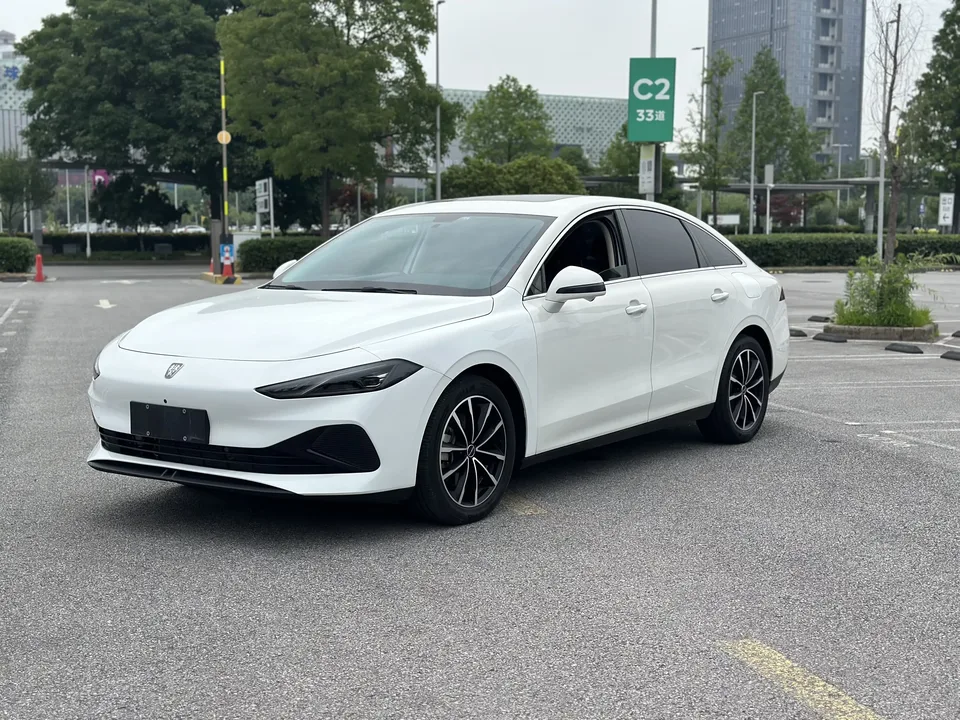 Roewe D7 DMH Roewe D7 DMH 2025 125 World Champion Excellence Edition 2025 — photo 1, buy with delivery to Moscow