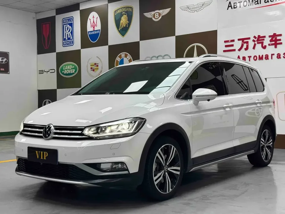 Volkswagen Touran L Touran L 2022 280TSI DSG 7-seater 2022 — photo 1, buy with delivery to Moscow