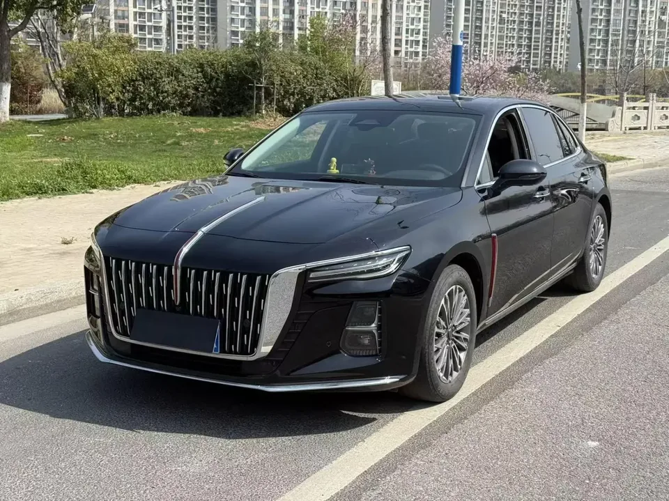 Hongqi H5 Hongqi H5 2023 2.0T Automatic Intelligent Connection Flagship Edition 2022 — photo 1, buy with delivery to Moscow