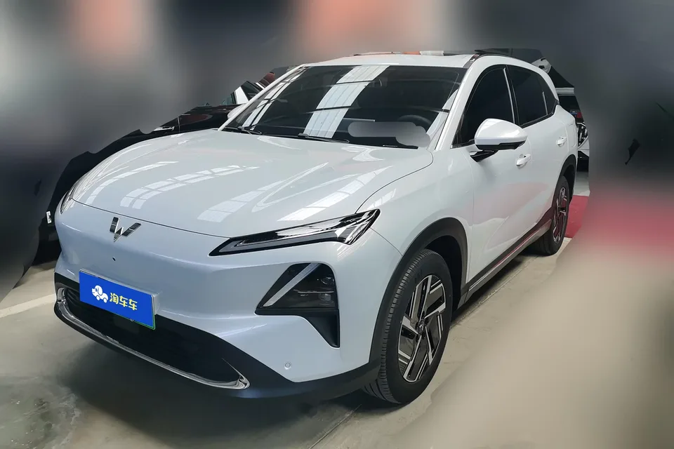 Wuling Starlight S PHEV Wuling Starlight S PHEV 2024 130km Flagship 2024 — photo 1, buy with delivery to Moscow