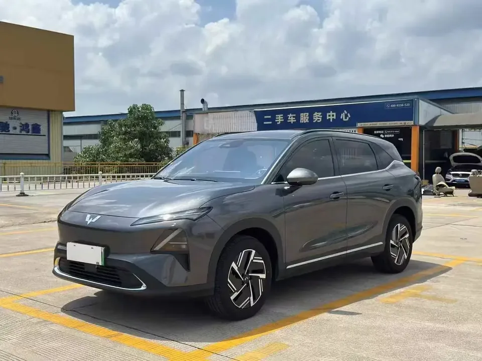 Wuling Starlight S PHEV Wuling Starlight S PHEV 2024 130km Flagship 2024 — photo 1, buy with delivery to Moscow