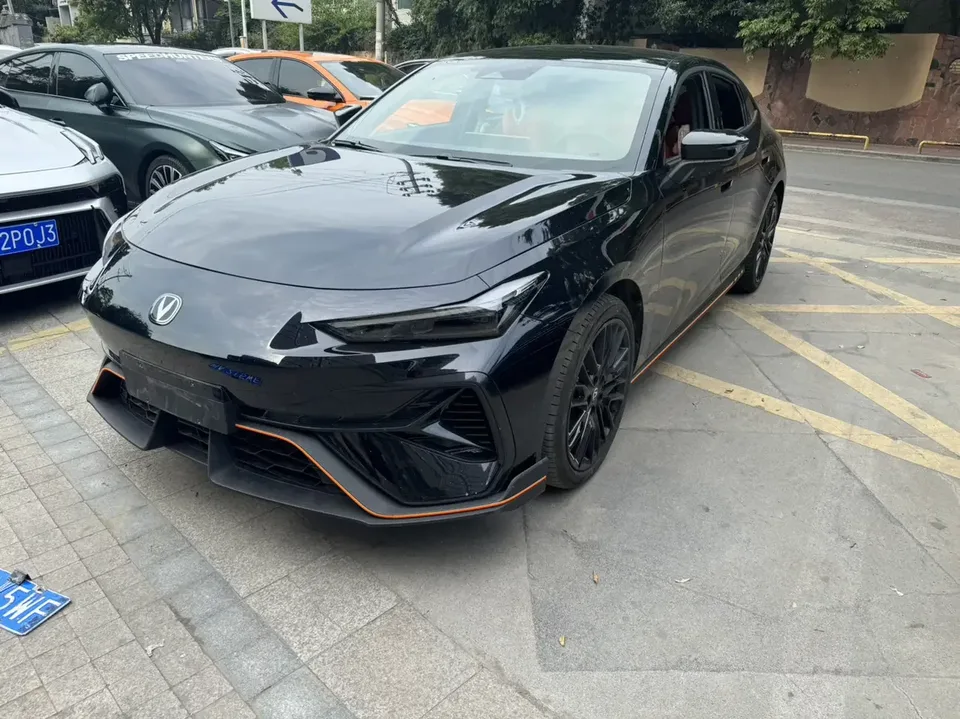 Changan UNI-V Changan UNI-V 2025 1.5T 500Bar Premium Sports 2025 — photo 1, buy with delivery to Moscow