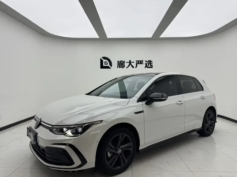 Volkswagen Golf golf 2023 280TSI DSG R-Line facelift 2024 — photo 1, buy with delivery to Moscow