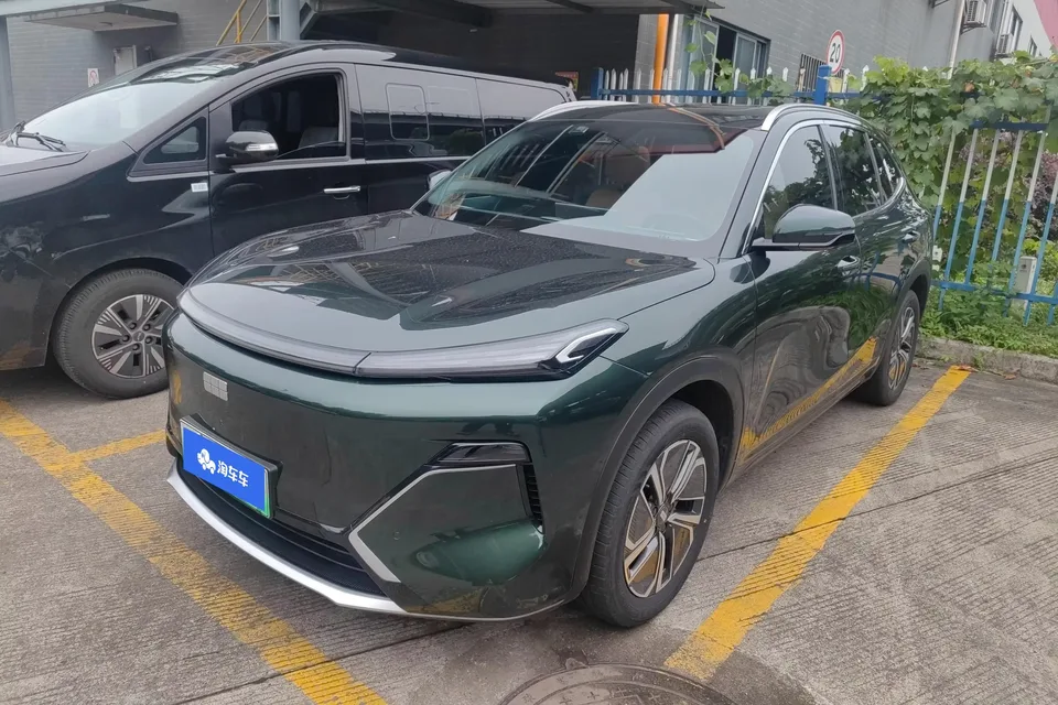 Geely Galaxy Starship 7 EM-i Galaxy Starship 7 EM-i 2025 120KM Exploration+ 2024 — photo 1, buy with delivery to Moscow