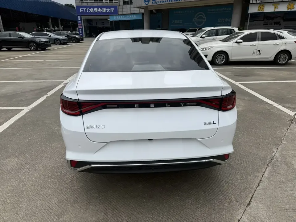 Geely Emgrand L Emgrand L 2022 1.4T CVT 2023 — thumbnail 2