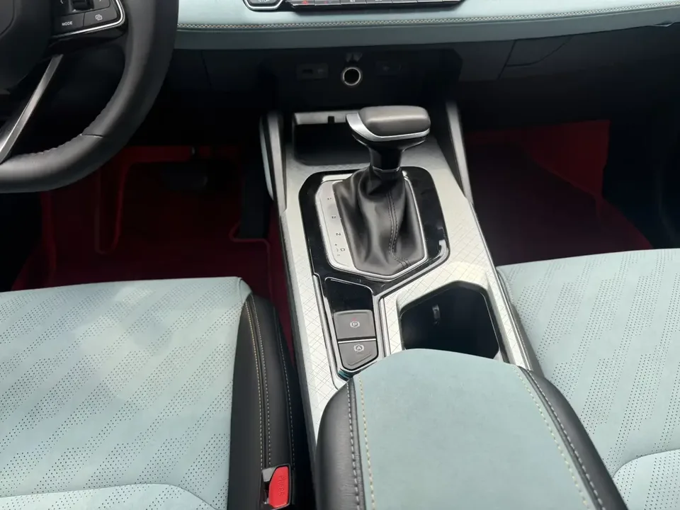 Geely Emgrand L Emgrand L 2022 1.4T CVT 2023 — thumbnail 3