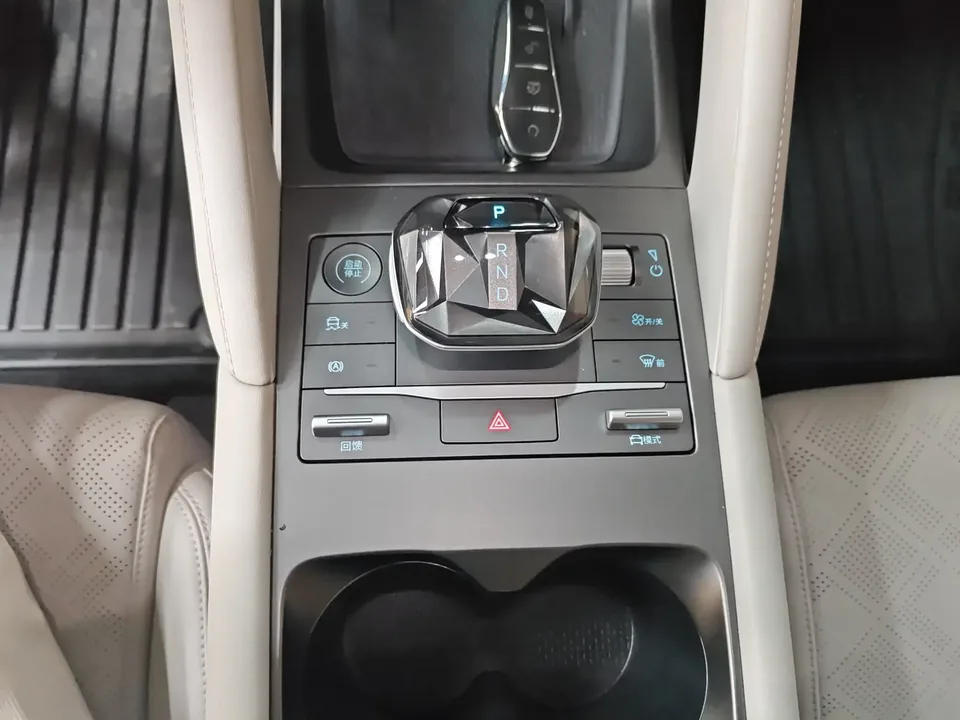 BYD Yuan Up Yuan UP 2024 401KM Leading Type 2025 — миниатюра 4