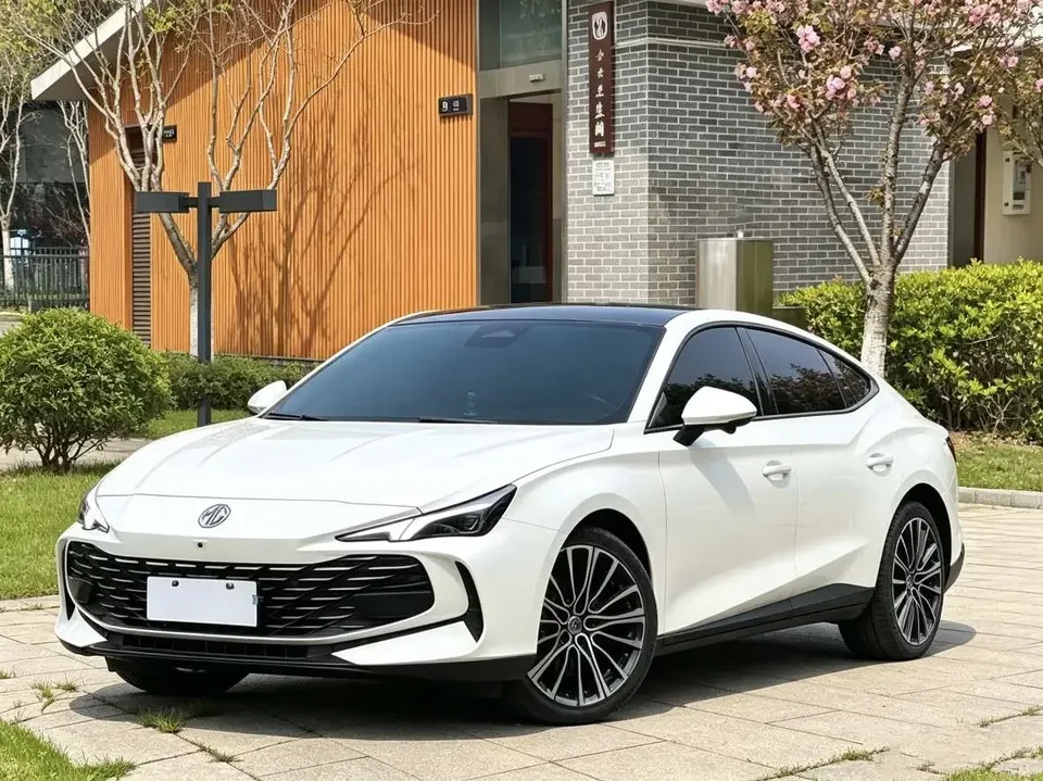 MG 7 MG7 2023 1.5T DCT Deluxe Edition 2024 — фото 1, купить с доставкой в Москву