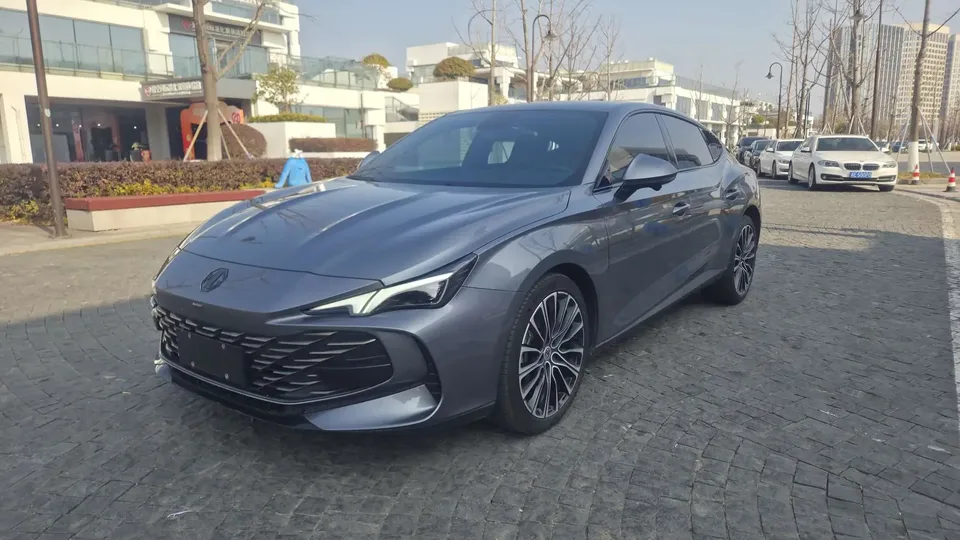 MG 7 MG7 2023 2.0T Automatic Beauty Hunter Premium Edition 2023 — photo 1, buy with delivery to Moscow