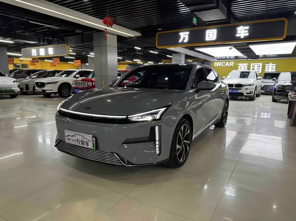 Geely Galaxy L6 Galaxy L6 2023 1.5T DHT 125km Starship 2024 — фото 1, купить с доставкой в Москву