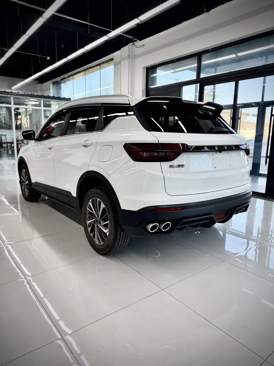 Geely Coolray SX11 Binyue 2021 240T DCT Platinum Edition 2022 — thumbnail 2