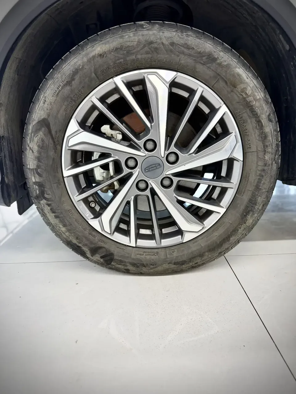 Geely Coolray SX11 Binyue 2021 240T DCT Platinum Edition 2022 — thumbnail 3