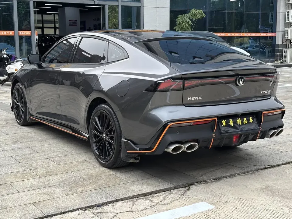 Changan UNI-V Changan UNI-V 2023 1.5T Sports Edition 2023 — thumbnail 2