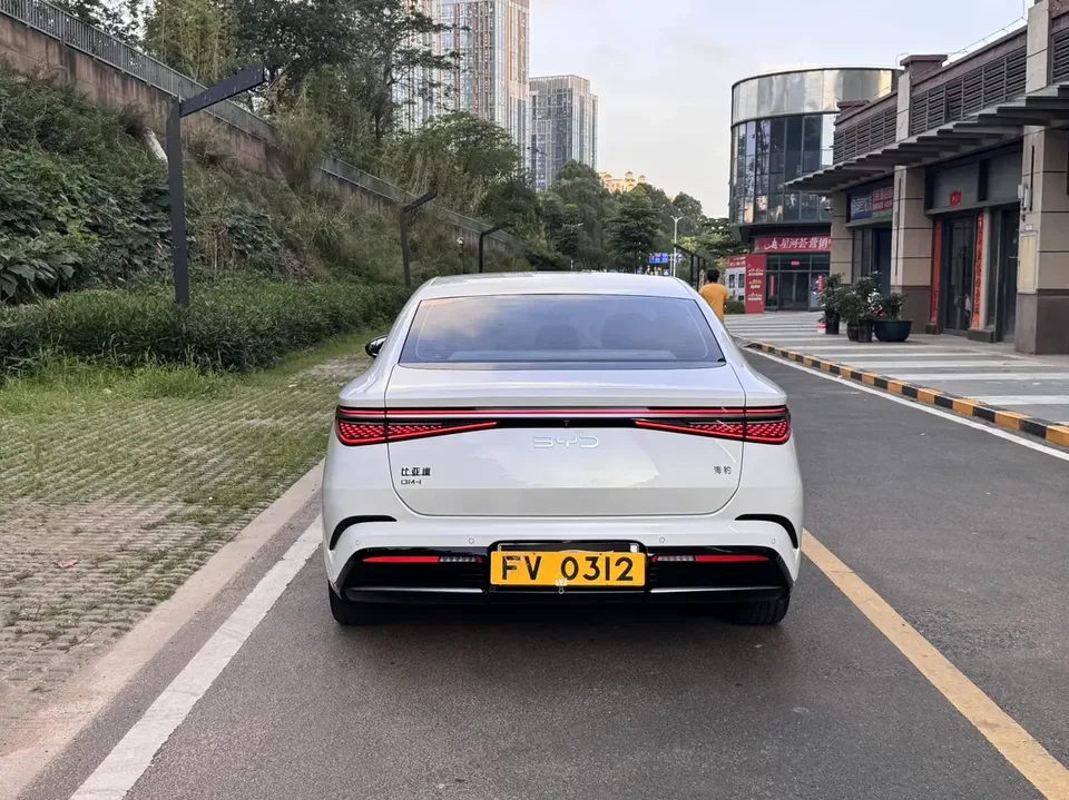 BYD Seal DM Seal DM 2024 Honor Edition DM-i 1.5L 121KM Elite 2024 — thumbnail 2