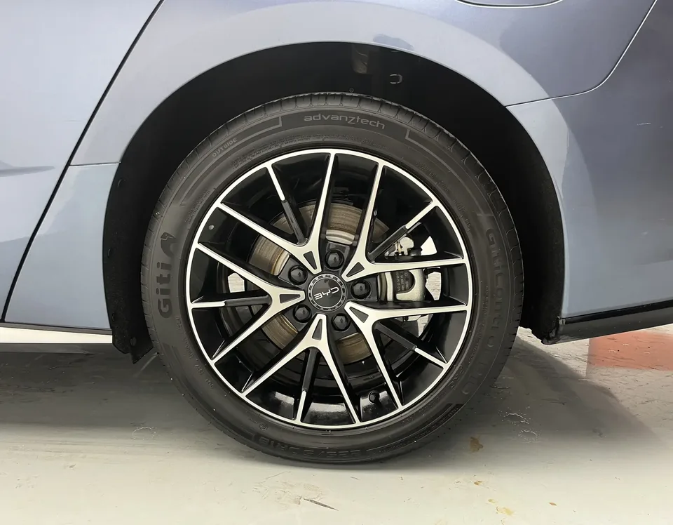 BYD Seal DM Seal DM 2024 Honor Edition DM-i 1.5L 121KM Luxury Model 2024 — thumbnail 3