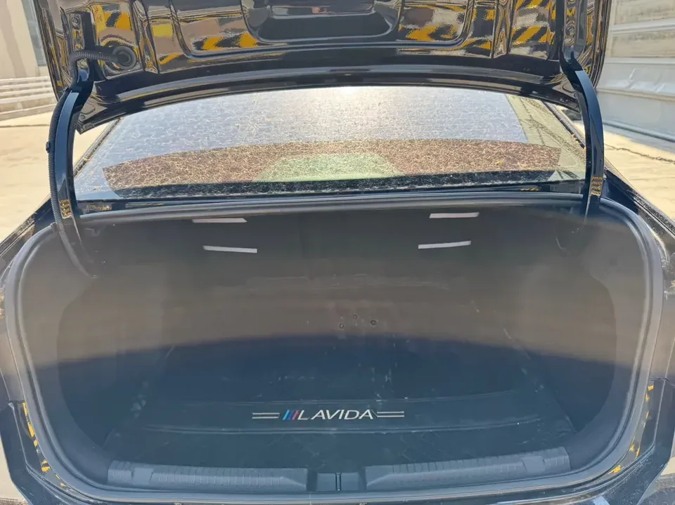 Volkswagen Lavida Lavida 2023 280TSI DSG Starry Sky Edition 2022 — миниатюра 3