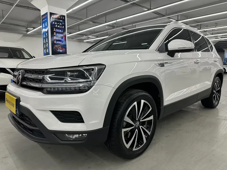 Volkswagen Tharu tuyue 2021 280TSI 2WD Luxury Edition PLUS 2022 — photo 1, buy with delivery to Moscow