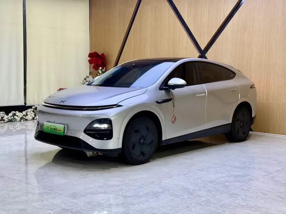XPeng G6 Xpeng G6 2025 Pure Electric 625 Long Range Max Technology Edition 2025 — photo 1, buy with delivery to Moscow