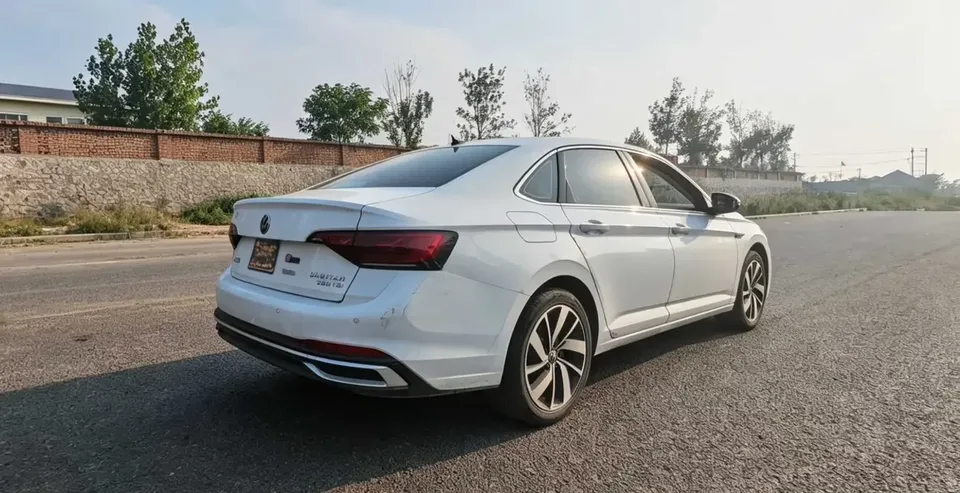 Volkswagen Sagitar Sagitar 2023 300TSI DSG Beyond Edition 2024 — thumbnail 2