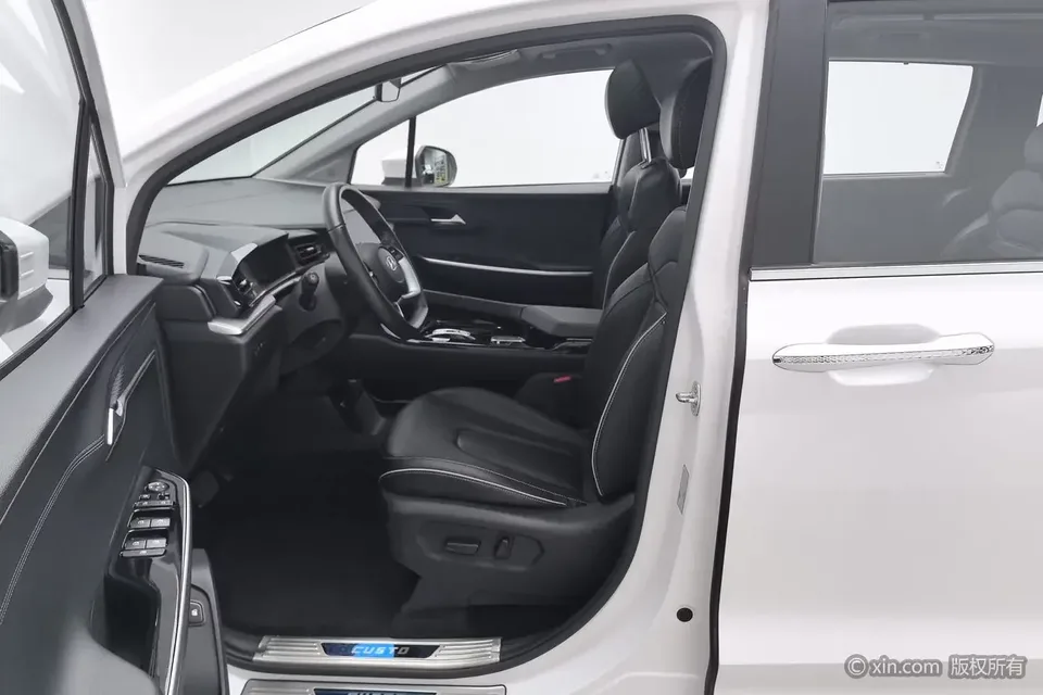 Hyundai Kustu Kustu 2021 270TGDi Premium Edition LUX 2023 — миниатюра 5