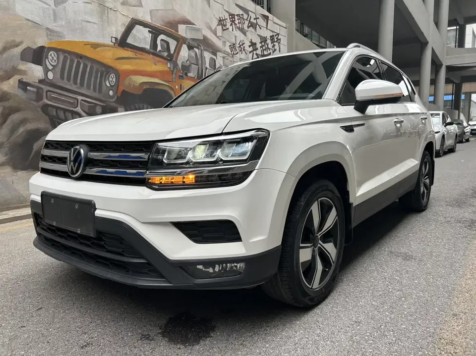 Volkswagen Tharu tuyue 2021 280TSI 2WD Comfort Edition 2022 — photo 1, buy with delivery to Moscow