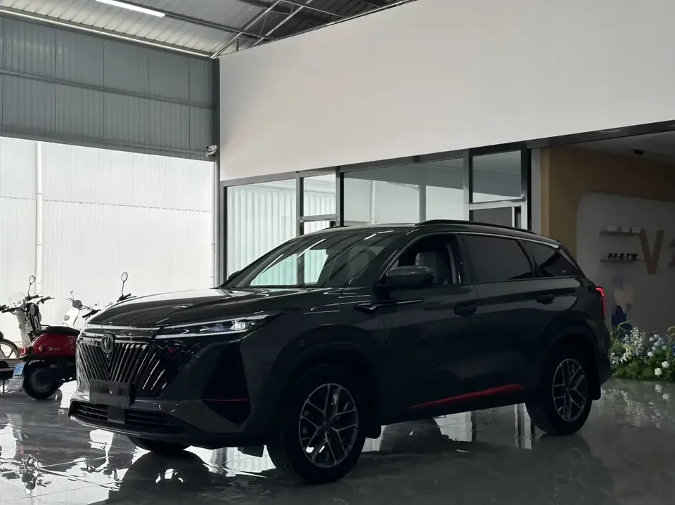 Changan CS75PLUS Changan CS75 PLUS 2022 Second generation 1.5T automatic premium model 2022 — photo 1, buy with delivery to Moscow