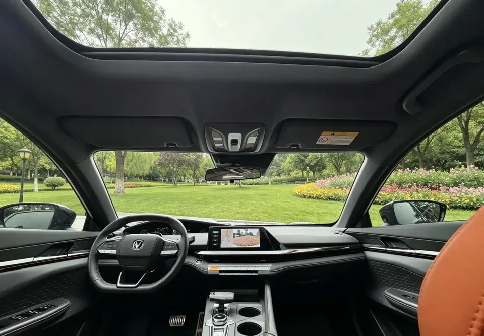 Changan UNI-V Changan UNI-V 2024 1.5T Premium 2024 — thumbnail 4