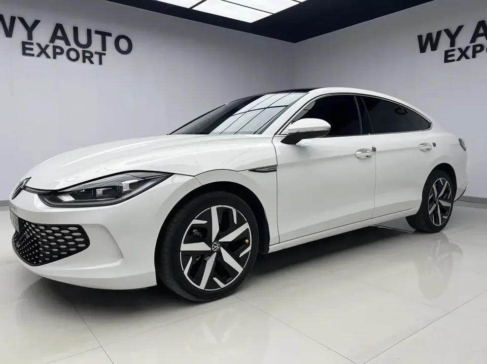 Volkswagen Lamando Lingdu 2022 Lingdu L 280TSI DSG Cool Edition 2022 — photo 1, buy with delivery to Moscow