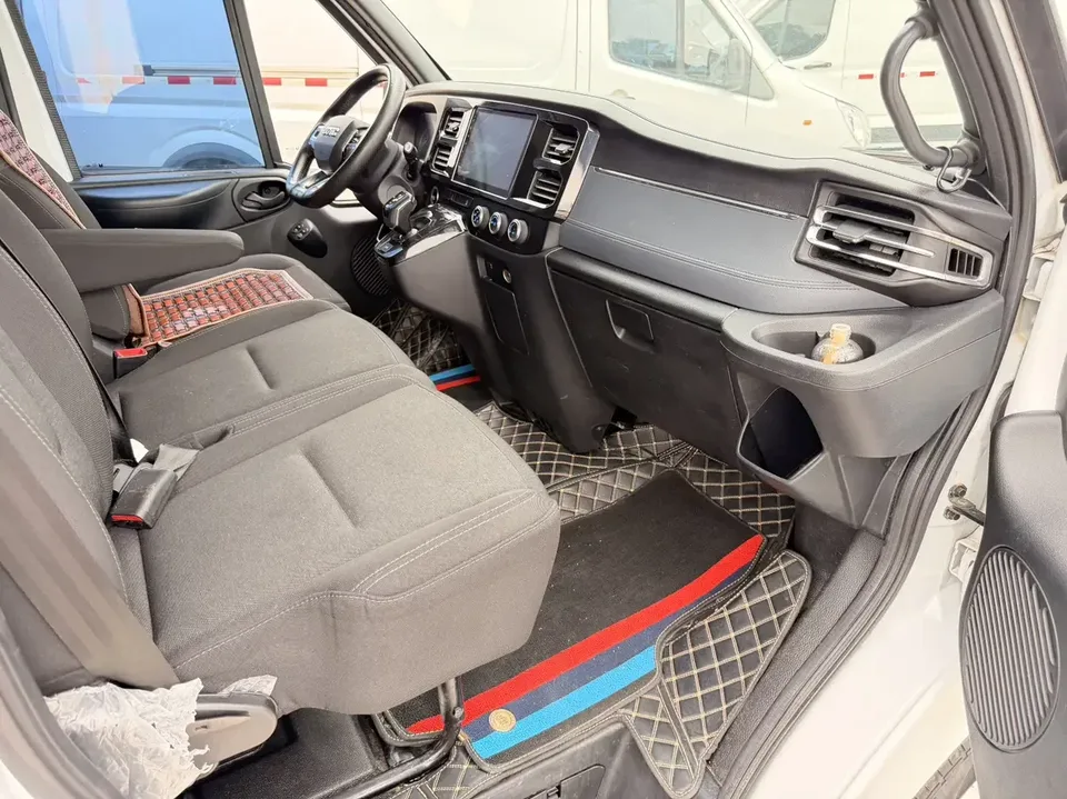 Jiangling Fushun Fushun 2023 2.0T automatic diesel mid-axle mid-top commercial multi-purpose passenger car 7 seats 2024 — thumbnail 3