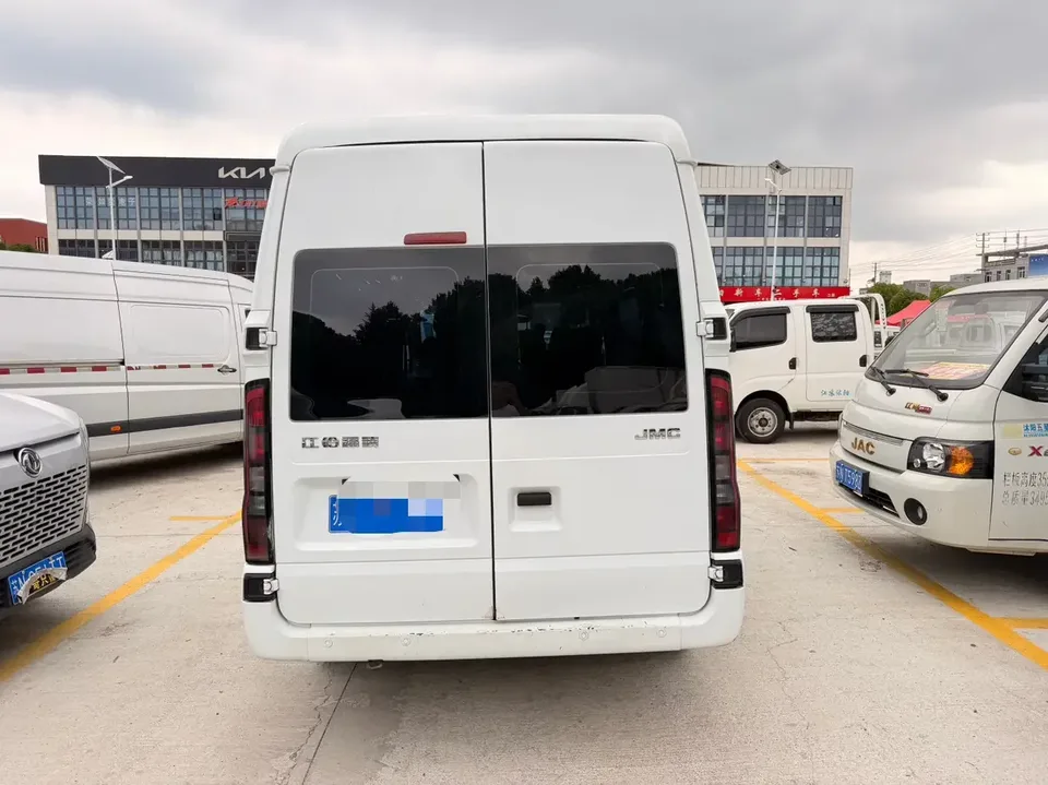 Jiangling Fushun Fushun 2023 2.0T automatic diesel mid-axle mid-top commercial multi-purpose passenger car 7 seats 2024 — thumbnail 5