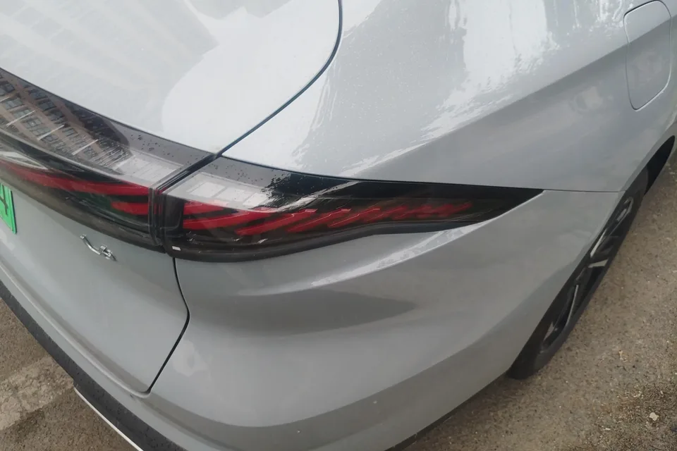 Geely Galaxy L6 Galaxy L6 2024 Longteng version 1.5T DHT 125km PLUS 2024 — thumbnail 2