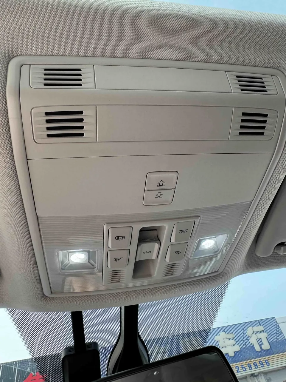 Volkswagen Tharu tuyue 2022 280TSI 2WD Comfort Edition 2023 — thumbnail 4