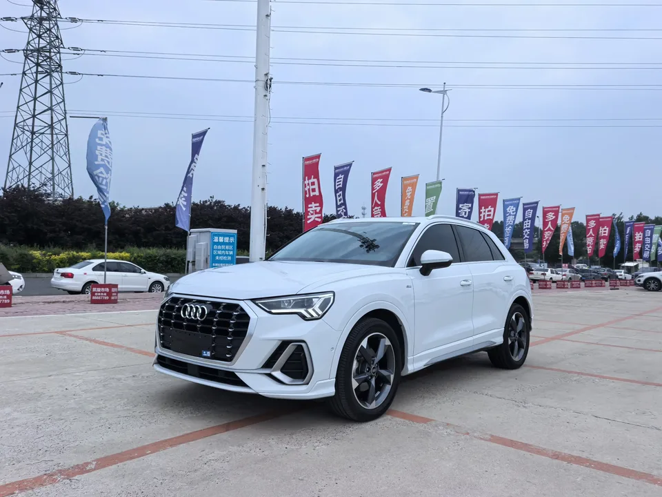 Audi Q3 Audi Q3 2022 35 TFSI Stylish Dynamic 2022 — photo 1, buy with delivery to Moscow