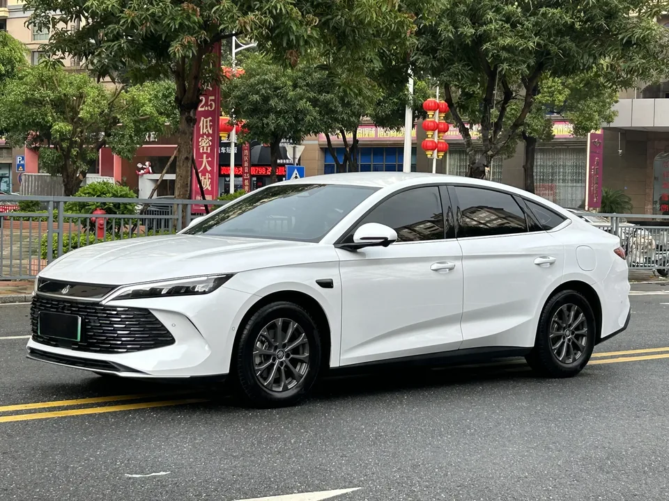 BYD Qin L DM Qin L DM 2025 Intelligent Driving Edition DM-i 80KM Leading Edition 2025 — photo 1, buy with delivery to Moscow