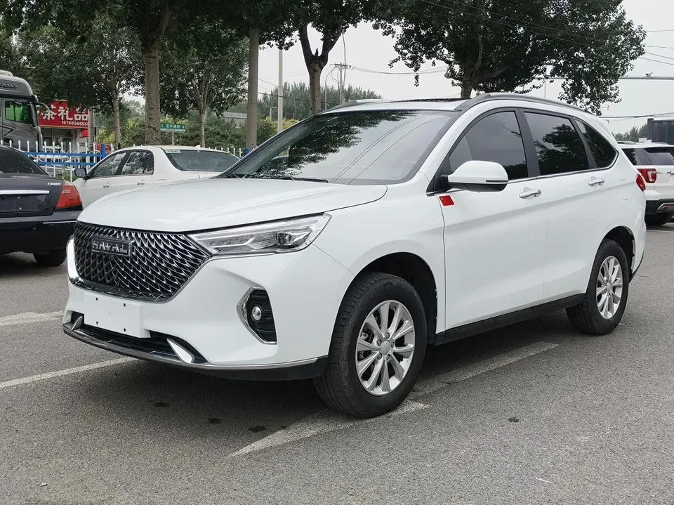 Haval M6 Haval M6 2023 PLUS 1.5T DCT Luxury Intelligent Connection 2024 — photo 1, buy with delivery to Moscow