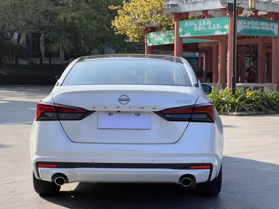Nissan Altima Sound of nature 2022 2.0L XL-TLS Enjoy Edition 2023 — thumbnail 2