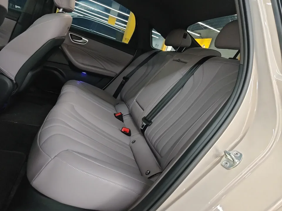 Roewe M7 DMH Roewe M7 DMH 2025 160km Enjoy Edition 2025 — thumbnail 3