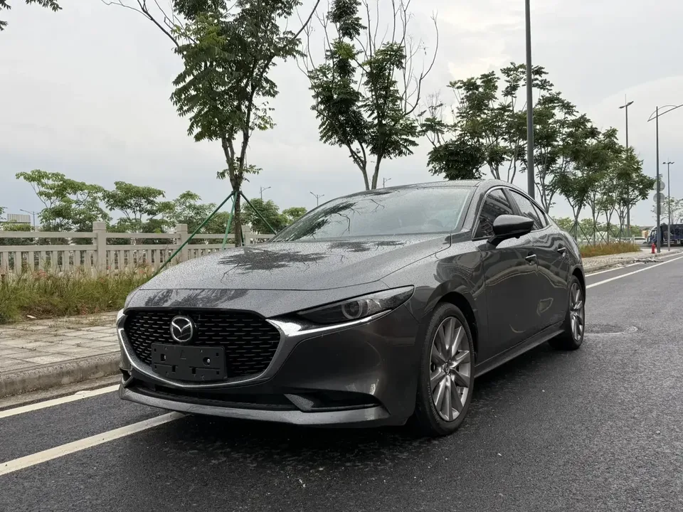 Mazda Axela Mazda3 Angkesela 2023 2.0L Automatic Elegant Edition 2023 — photo 1, buy with delivery to Moscow