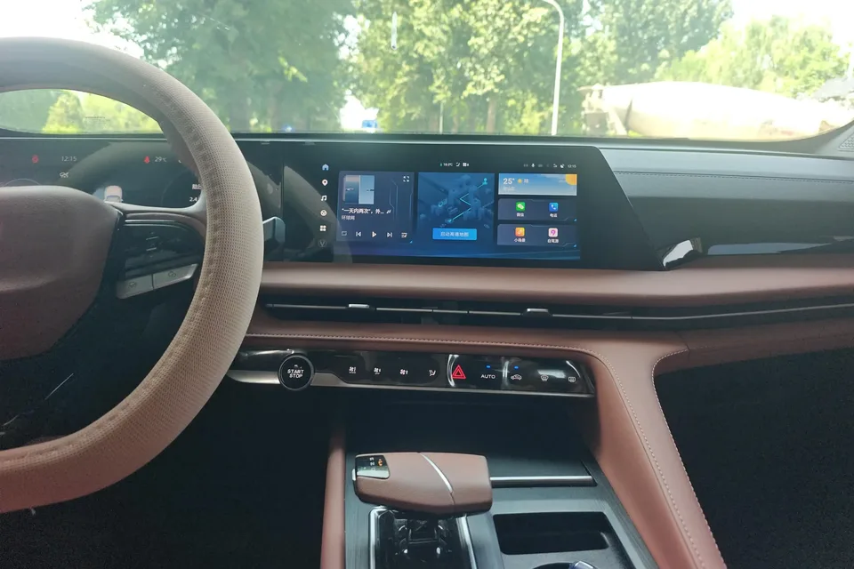 Changan CS75PLUS Changan CS75 PLUS 2023 The third generation 1.5T automatic premium model 2024 — thumbnail 4