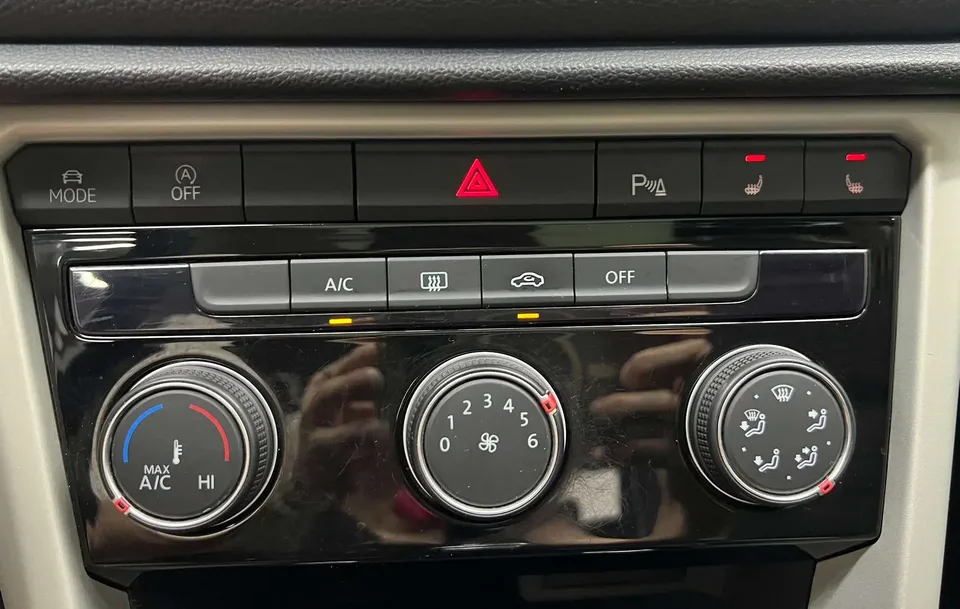 Volkswagen T-Roc TANG 2023 280TSI DSG Time Edition 2024 — thumbnail 3