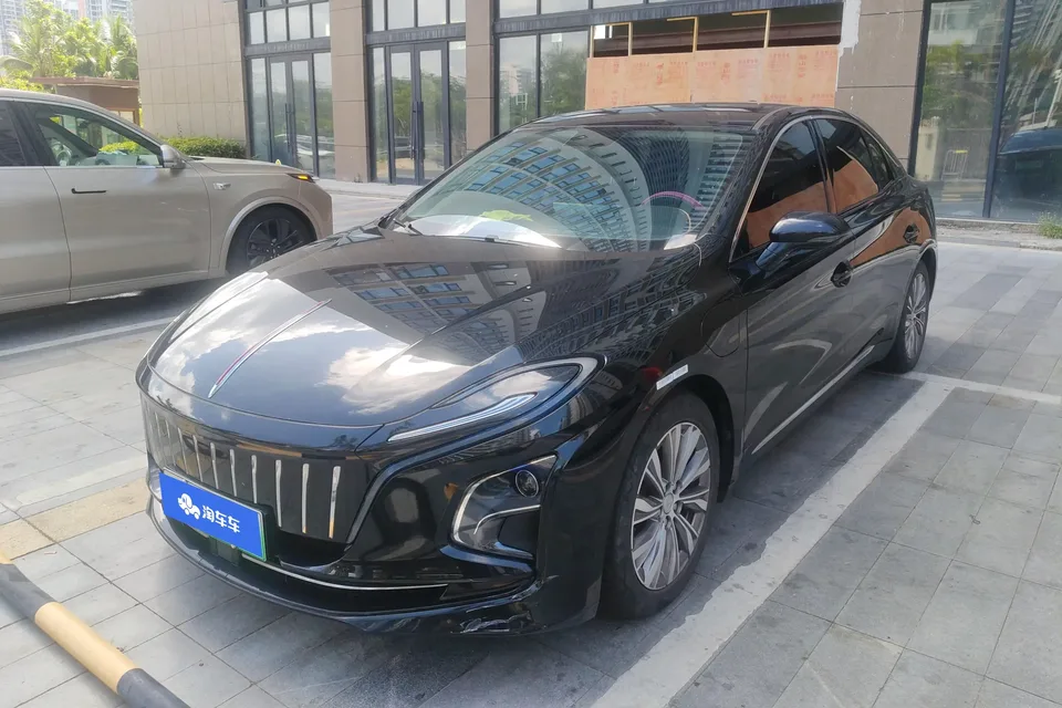 Hongqi E-QM5 Hongqi E-QM5 2023 620KM PLUS 2024 — photo 1, buy with delivery to Moscow